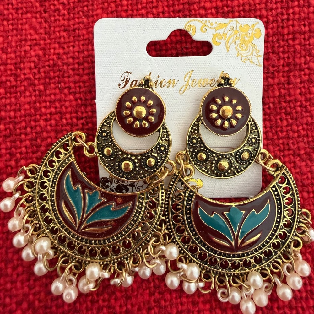 Gold and Green color Fashion Jewelry Earrings